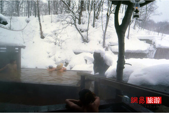 日本秋田有個乳頭溫泉鄉(xiāng)