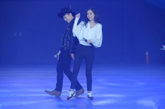 偶像面前，baby變羞澀少女