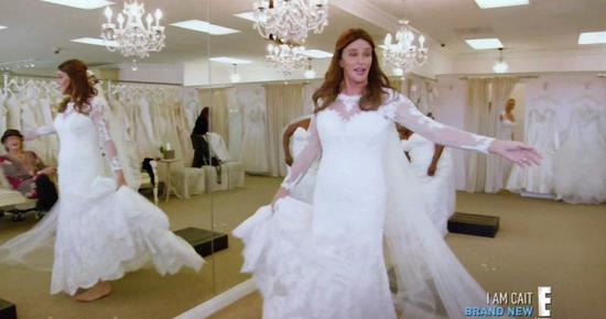 凱特琳-詹納開(kāi)心到轉(zhuǎn)圈圈