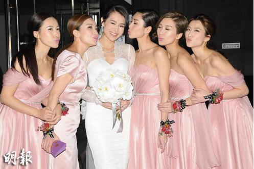 胡杏兒甜笑曬鉆戒 談造人計劃稱再說 胡杏兒甜笑曬鉆戒 談造人計劃稱再說