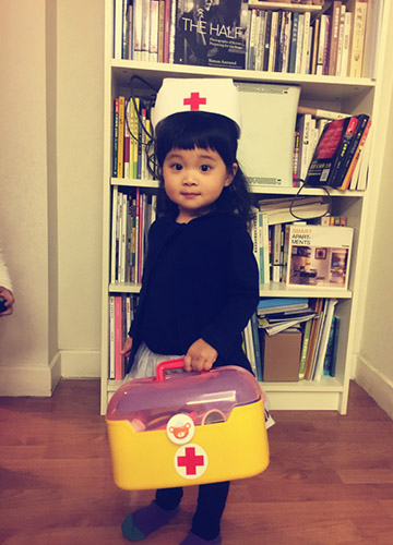 梅婷大女兒護(hù)士照曝光