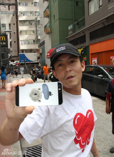 陳冠希攜秦舒培現身 陳冠希攜秦舒培現身