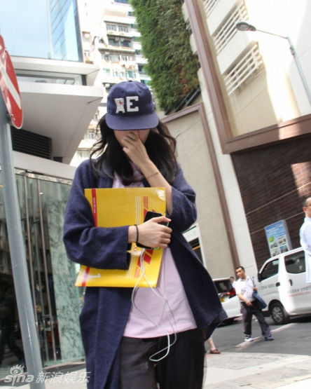 陳冠希攜秦舒培現身 陳冠希攜秦舒培現身