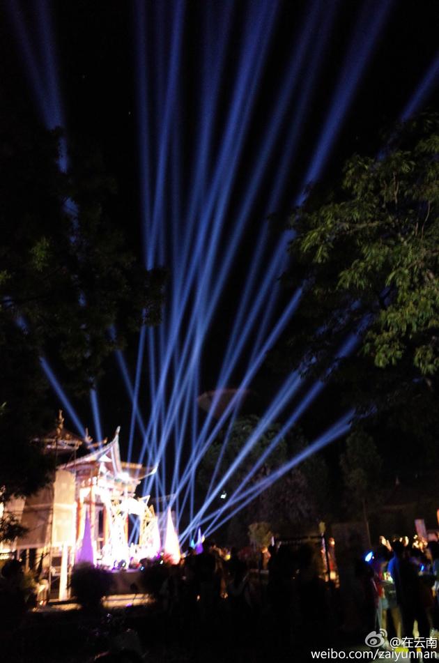 李亞鵬所辦藝術(shù)活動驚擾群鳥 李亞鵬所辦藝術(shù)活動驚擾群鳥