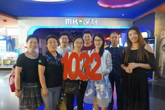 認識的不認識的，拍張合照就是朋友啦