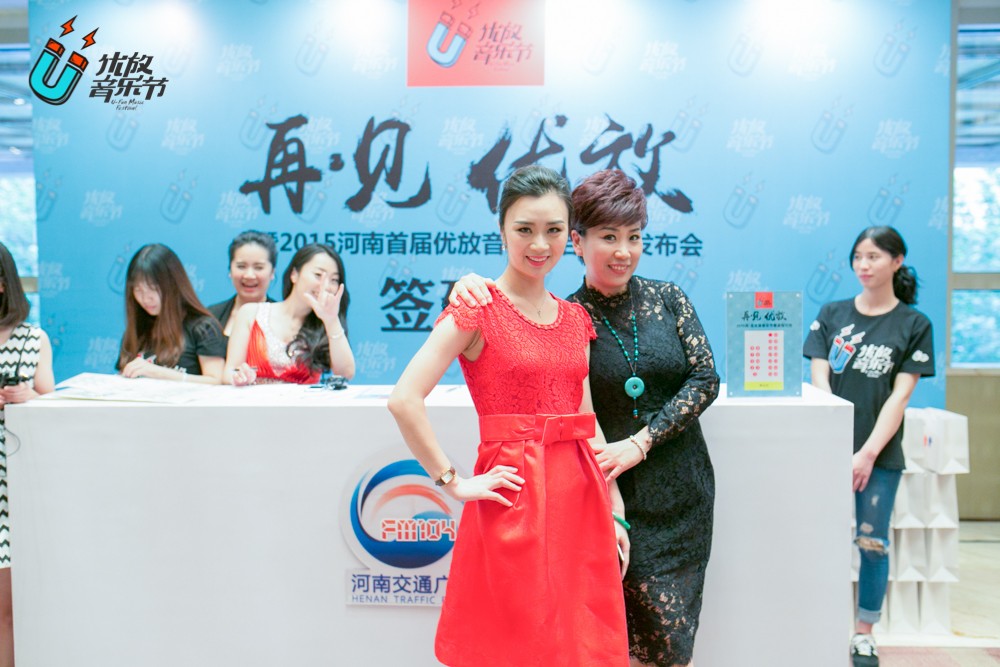 貼心的南方姐姐和美女主播小佩，海洋是不是每天都要流口水呀！