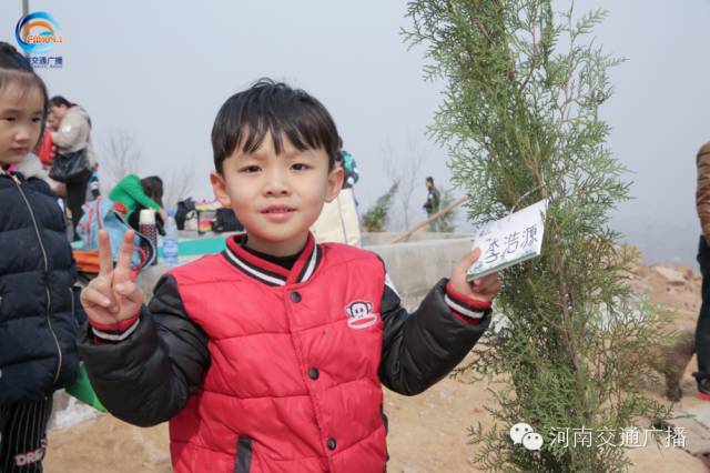 耶！你看，這是我種下的小樹苗！