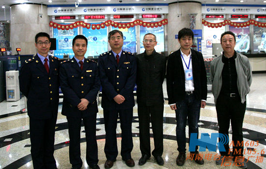 信息廣播副總監(jiān)魏志剛、民生資訊部負(fù)責(zé)人王昊與郭群一行在廣播大廈