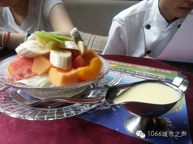 水果沙拉。真材實(shí)料。