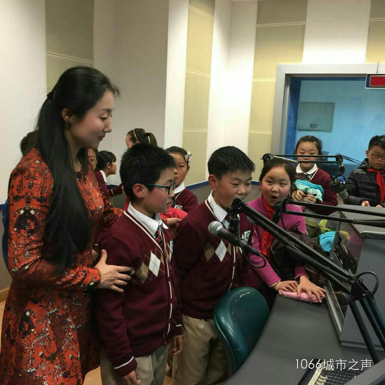 “好激動，好激動”！天天上學、放學都從廣播大廈經(jīng)過，今天終于進來了！