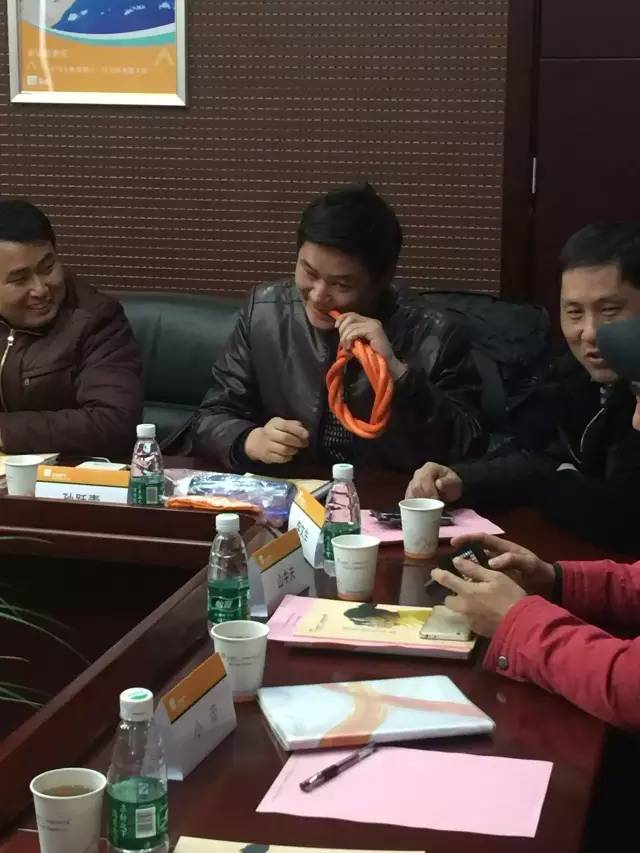 小編想問一下咬膠管的孫老師，優(yōu)質膠管的口感如何呢？