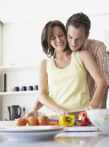 反其道而行，也對(duì)他若即若離