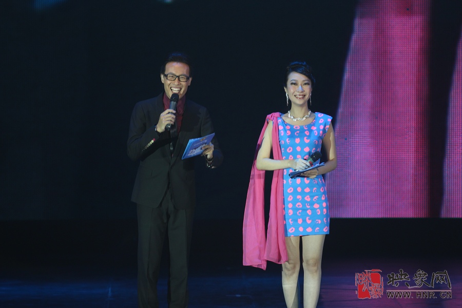 現(xiàn)場(chǎng)主持人雨晨、小糖