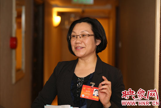 全國(guó)人大代表、商丘市實(shí)驗(yàn)小學(xué)校長(zhǎng)高阿莉做客映象網(wǎng)兩會(huì)微視。