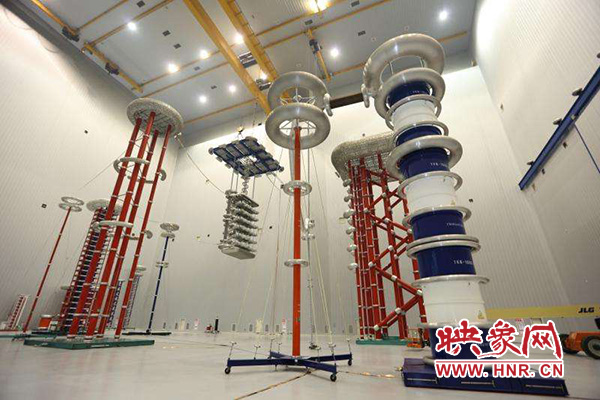 許繼集團(tuán)特高壓直流輸電工程換流閥試驗(yàn)中心大廳 許繼集團(tuán)特高壓直流輸電工程換流閥試驗(yàn)中心大廳