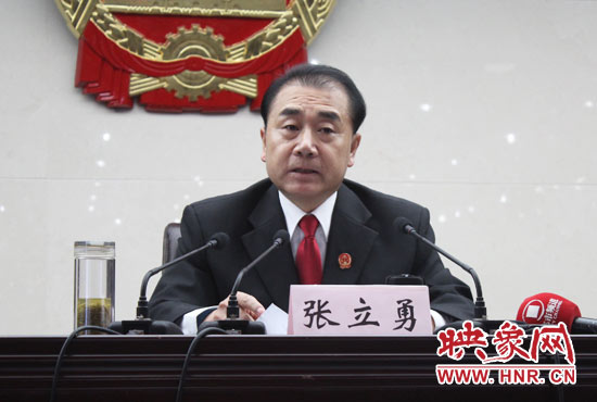 省高院院長張立勇說，全省法院一定要堅定為農(nóng)民工討薪的立場不動搖