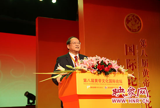 臺(tái)灣大學(xué)哲學(xué)系教授、美國(guó)耶魯大學(xué)哲學(xué)博士傅佩榮做演講