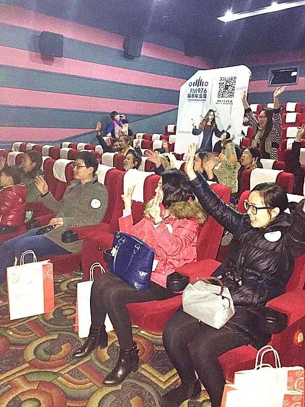 來到活動現(xiàn)場的每一位觀眾都十分熱情哦！