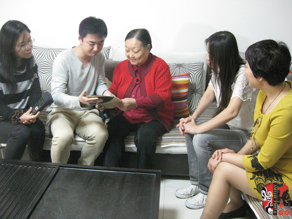 央視戲曲頻道、河南電臺戲曲廣播記者聯(lián)合采訪馬金鳳