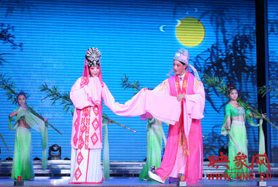 豫劇《必正與妙?！匪季d綿恨綿綿　演唱者：木子　池城