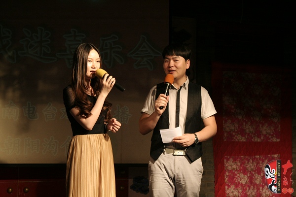 主持人：河南電臺(tái)戲曲廣播《越學(xué)越開心》主持人張琳，著名戲曲節(jié)目主持人、戲曲廣播當(dāng)家小生月陽