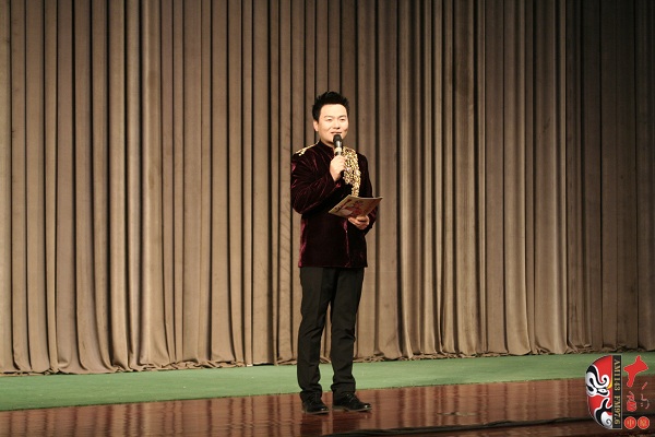 主持人：著名戲曲節(jié)目主持人、河南電臺戲曲廣播“當(dāng)家小生”月陽