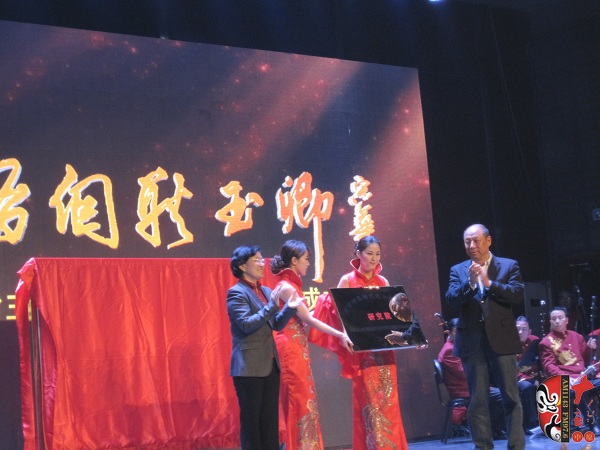 省委組織部副部長(zhǎng)、人力資源和社會(huì)保障廳廳長(zhǎng)楊盛道，省文化廳廳長(zhǎng)楊麗萍為玉卿戲曲音樂(lè)藝術(shù)研究院揭牌