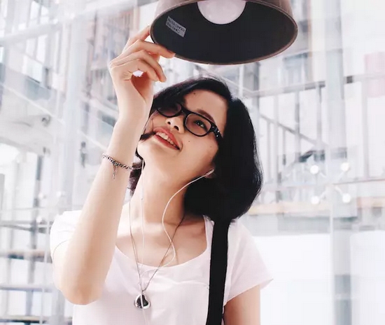 當然，怎么能少的了美女出鏡？