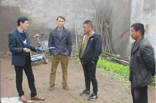 為盡快進(jìn)行資助 河南體彩及時(shí)家訪 為盡快進(jìn)行資助 河南體彩及時(shí)家訪