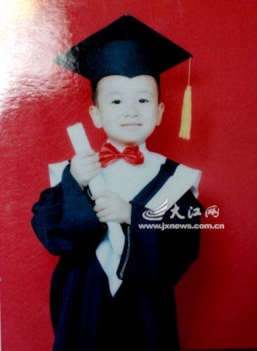 照片上的音容笑貌還在，可人卻走了