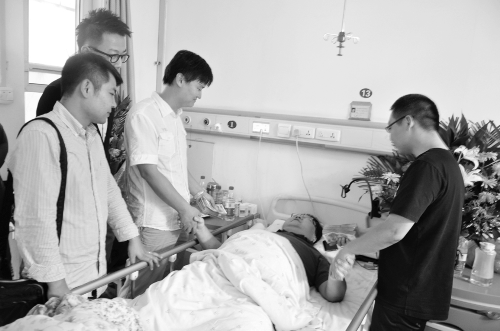 學(xué)生給白老師送來(lái)治病的錢