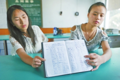 劉龔帶的2012屆畢業(yè)生一天就募捐了5000多元，并一一登記