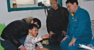 廣電全媒體第三次往返焦作接腦癱患兒來(lái)鄭治療 廣電全媒體第三次往返焦作接腦癱患兒來(lái)鄭治療