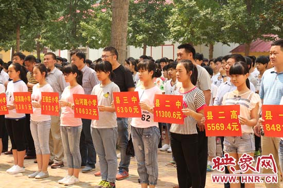 經(jīng)過一周的廣泛宣傳動員，全縣教育系統(tǒng)共捐款174113元。