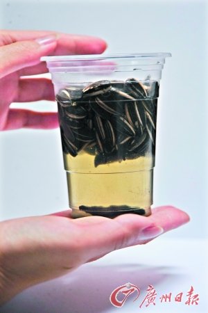 廣州未發(fā)現(xiàn)瓜子添加滑石粉 專家稱較多為染色 廣州未發(fā)現(xiàn)瓜子添加滑石粉 專家稱較多為染色