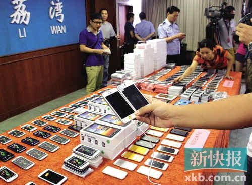 ■假冒手機(jī)。新快報(bào)記者曾泓/攝