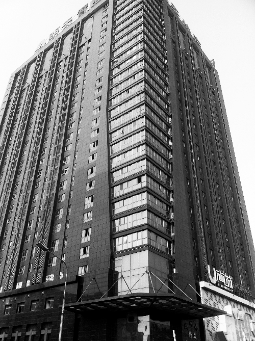 記者按照公開地址在鄭州一處寫字樓尋找一家軟件公司，一無所獲。