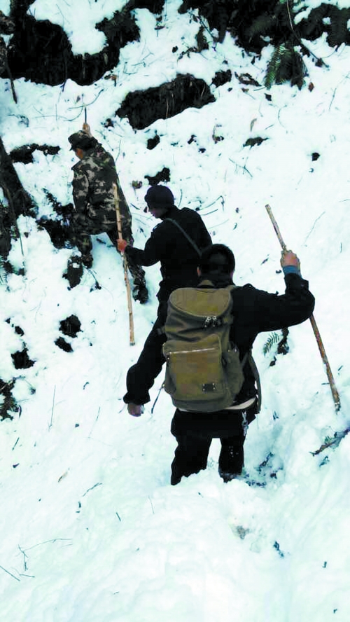 大雪封路，搜尋變得艱難　家屬/供圖