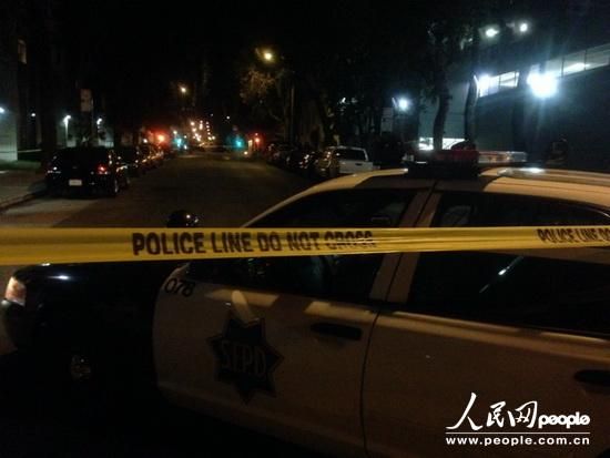 縱火案件發(fā)生在1月1日晚9時25分，舊金山當(dāng)?shù)鼐胶拖绬T幾分鐘內(nèi)趕到事故現(xiàn)場，并迅速撲滅了火情。記者1日晚趕到現(xiàn)場時，領(lǐng)館正門所在區(qū)域已經(jīng)被警察封鎖。