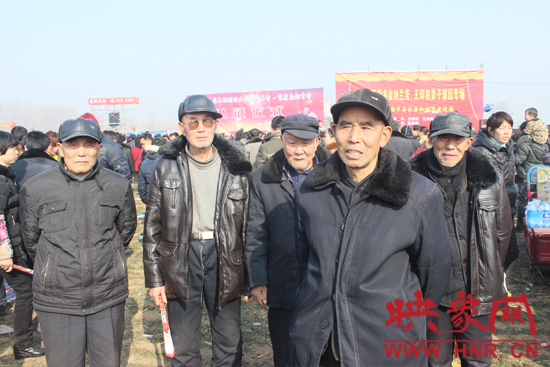 寶豐馬街書(shū)會(huì)獲世界紀(jì)錄認(rèn)證 民間藝人相聚“斗藝” 寶豐馬街書(shū)會(huì)獲世界紀(jì)錄認(rèn)證 民間藝人相聚“斗藝”