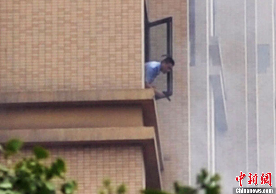 7月31日，成都成華區(qū)二十四城小區(qū)發(fā)生警匪槍戰(zhàn)。