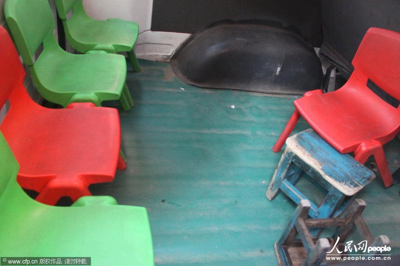 河南一面包車當(dāng)校車嚴重超載 6座擠著28個孩子