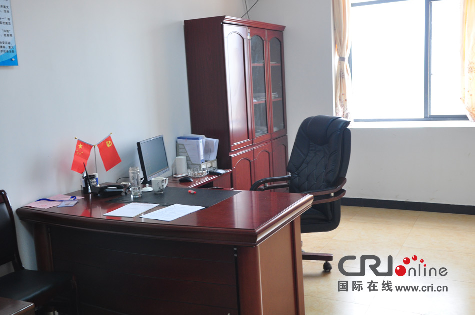 2013年10月21日，長沙云蓋村欠債千萬新建的豪華村部樓。