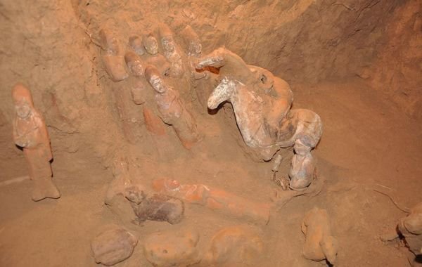 陜西省文物局對外公布了日前發(fā)掘的唐代女官上官婉兒墓葬的照片。