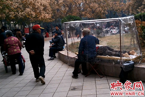 又一個按摩神醫(yī)道具很專業(yè)防風(fēng)又避雨 又一個按摩神醫(yī)道具很專業(yè)防風(fēng)又避雨