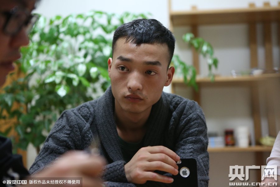 網(wǎng)絡(luò)紅人葉良辰現(xiàn)身浙江臺(tái)州，接受記者的專訪。