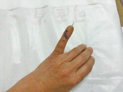 老人內急車站上廁所被拒 兒子討說法遭群毆