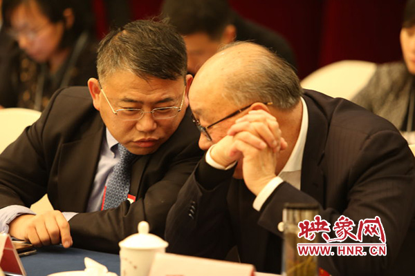 “食品大亨”與“傳媒大亨”熱議國(guó)是