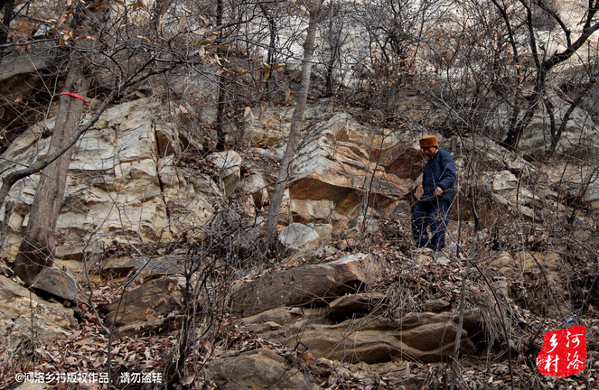 出家人打架，少見;出家人打架還用嘴咬，更是稀罕。嵩山后山一處人跡罕至的半山腰，就住著這樣一位奇葩的出家道士。
