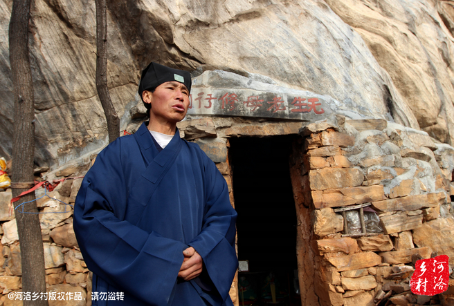 在這個(gè)山洞住多久，他沒有時(shí)間表，他說要看自己的內(nèi)心，修行夠了就離開，如果需要繼續(xù)修行，就從這里“安老病死